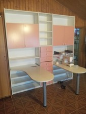 mobile cameretta bianco e rosa