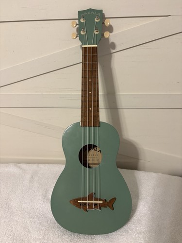 Ukulele soprano grigio pinna