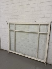 Vecchia finestra in legno ad