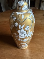 Antica pentola con coperchio