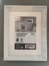 2 cornici bianche Ikea bottoni