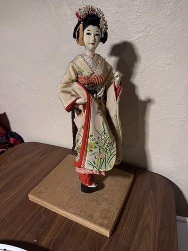 Bambola geisha giapponese