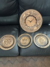 Orologio Da Muro In Rame E Set Di Piatti Da Muro 