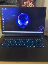 Alienware m17 R5 laptop da gioco + accessori da gioco in confezione originale e *ottime condizioni*