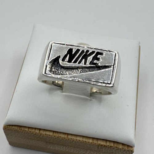 Anello vintage nike argento - in,