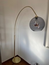 lampada da terra ad arco oro con globo vetro fumè