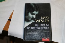 UN PEZZO D'ARREDAMENTO - M. WESLEY - CORBACCIO 2002