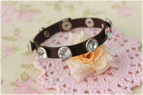 Bracciale pelle nero borchie