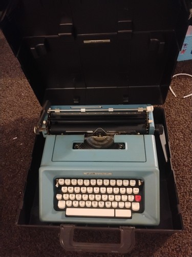 Vintage blue olivetti studio - ,
