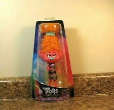 DreamWorks Trolls 2 World Tour STYLIN' DJ SUKI Fashion Doll NUOVO