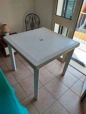 Tavolo In Plastica Intrecciata Bianco 