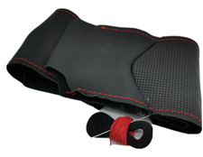 Coprivolante per Alfa Romeo GIULIETTA  in pelle nera traforata da cucire a mano