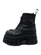 Stivali stringati con suola