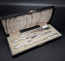 Set argento antico, Toilette