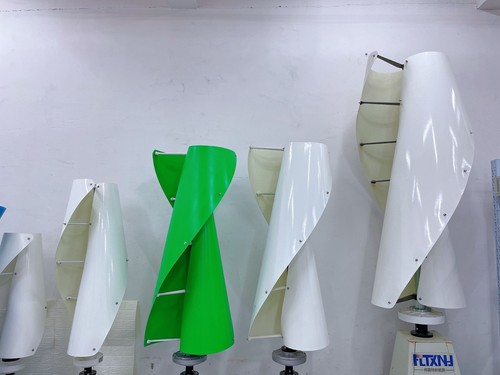 Turbina eolica verticale pale