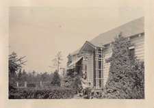 1944 Donna seduta davanti