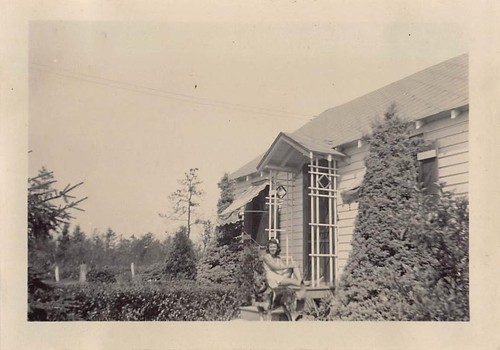 1944 donna seduta davanti - 1944,