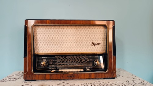 Radio valvole restaurata - a,
