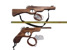 SET.  2 PEZZI PISTOLA CM.30 + FUCILE CM. 37 IN LEGNO ARTIGIANALE SPARA ELASTICI 