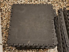 Pavimento palestra fitness gomma Decathlon modulabile puzzle 58x58cm 32pz