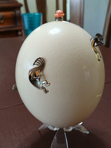 Decorative ostrich egg