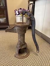 Antica pompa manuale - , pozzo