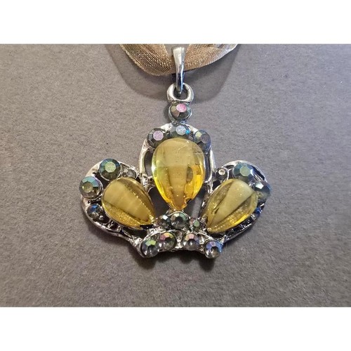 Collana con ciondolo corona