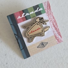 Spilla distintivo logo La