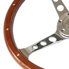 Vecchia auto volante in legno