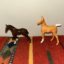 Coppia statuine puledro Beswick Bay cavallo purosangue n.1813 Inghilterra e Palomino