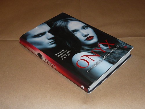 Jennifer armentrout onyx - jennifer, –