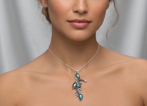 Ciondolo serpente labradorite