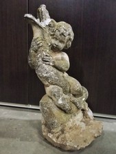 Antica statua fontana putto con pesce da giardino