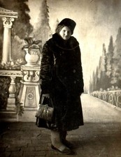 Bella elegante donna - , valenki