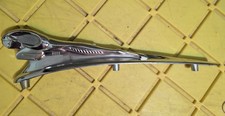 Ornamento cofano cromato auto