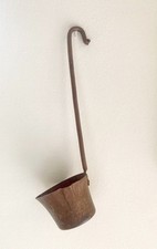 Antico mestolo in rame martellato