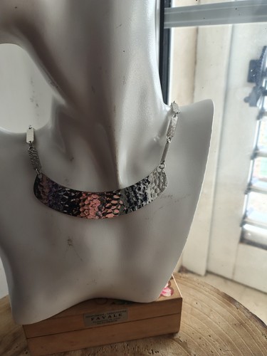 Collana rigida martellata