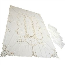 Tovaglia ricamata merletto