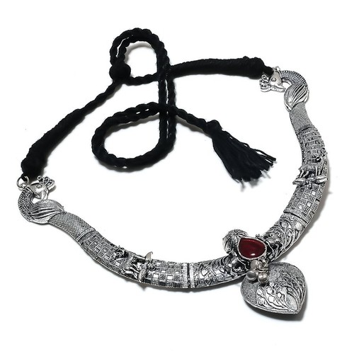 Collana con pietre preziose
