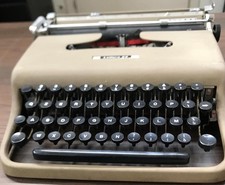 Macchina per scrivere OLIVETTI LETTERA 22 prima serie Design Nizzoli.