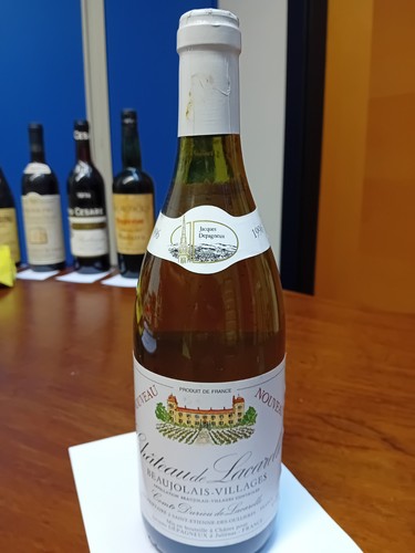Bottiglia vino rosso château - bottiglia,