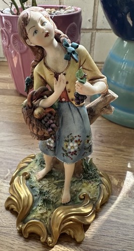 Statuina porcellana