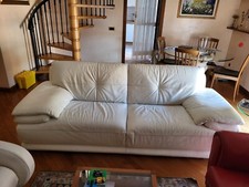 divano 3 posti in pelle Colore Panna Lunghezza 240 Cm. Profondità 100 Cm.