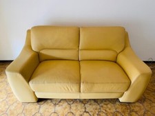 DIVANO A DUE POSTI, pelle fiore color albicocca, di Poltrone Sofà