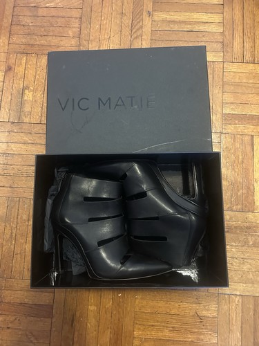 Vic matie black caged - vic,