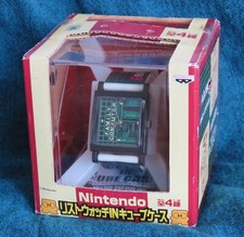 Orologio da polso Nintendo in custodia cubo famiglia computer Banpresto ancora sigillato nuovo