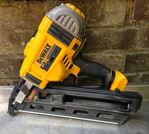 Chiodatrice dewalt dcn692n - dewalt,