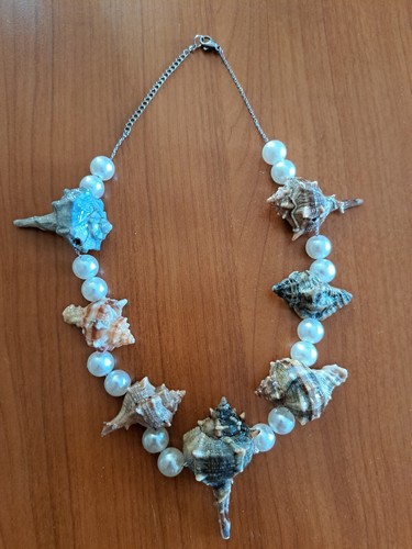 Collana fatta mano con - a,