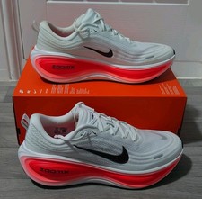 Nike Vomero Plus - bianco/nero/cremisi brillante - taglia UK 13 - (HV8150-100)