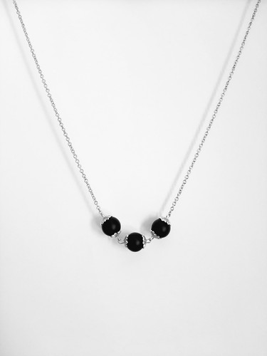 Collana con pendenti su - con,